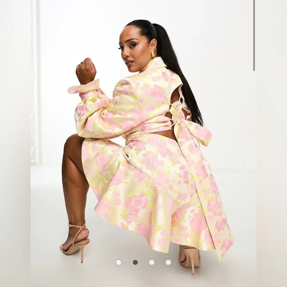 ASOS LUXE Curve Jacquard Cropped Floral Blazer - Picture 3 of 6